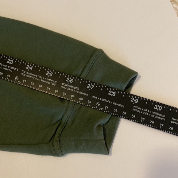 Fabletics women’s top three-quarter sleeves color is olive size extra large - Picture 7 of 9